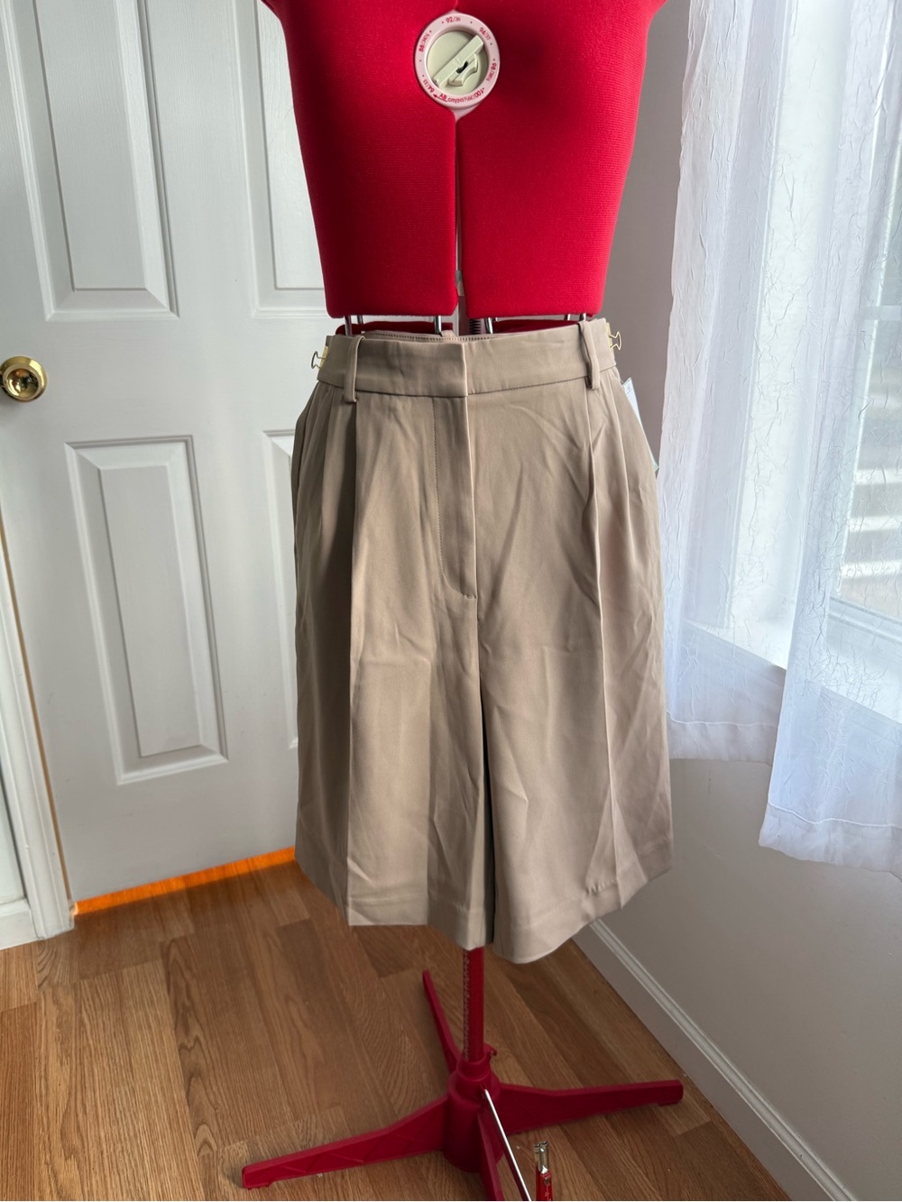 NWT H&M Beige Pleated High-Waist Bermuda Shorts
